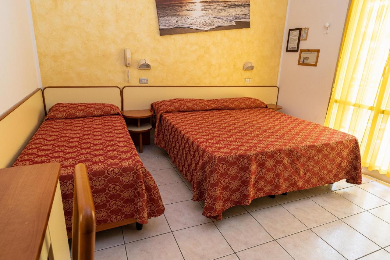 Hotel Zanella Cervia Exterior foto