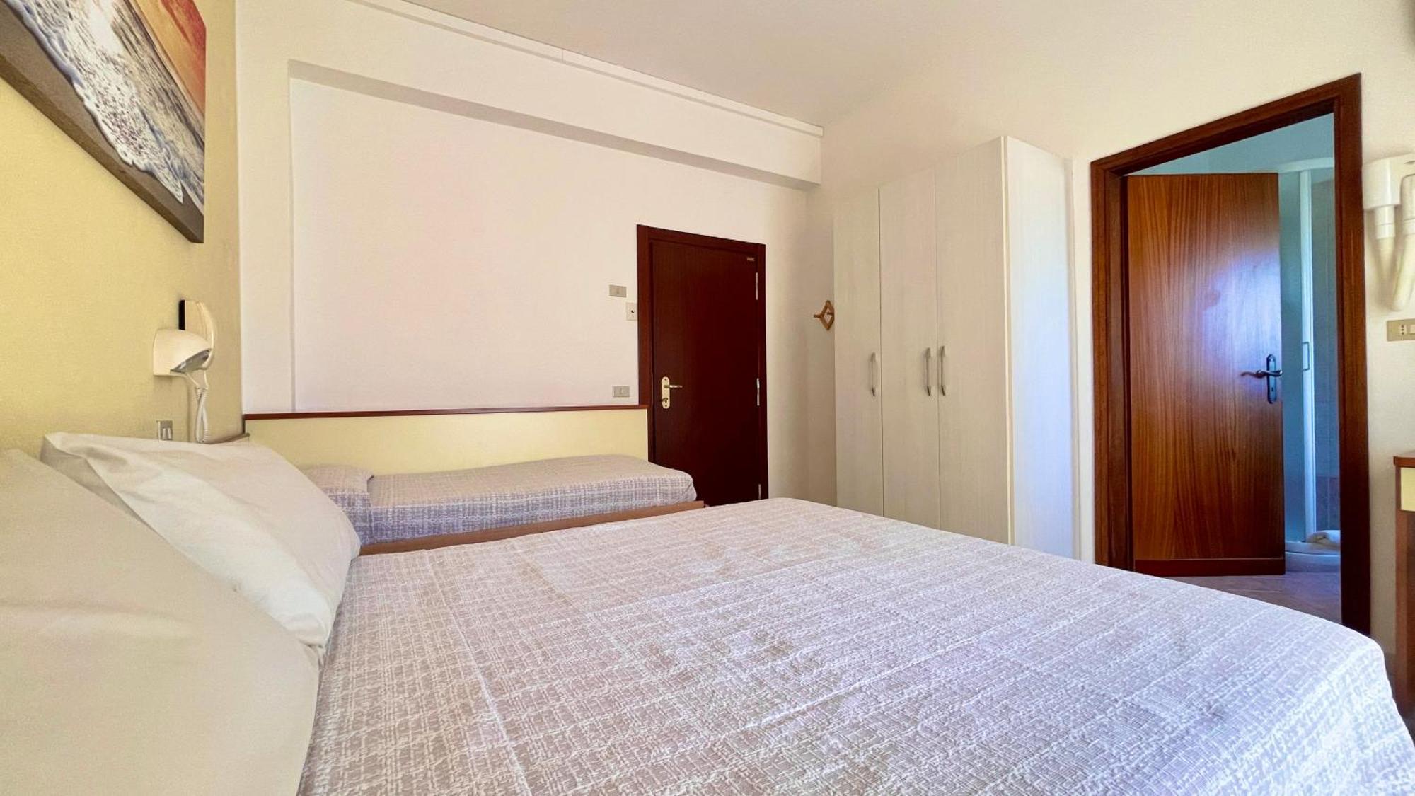 Hotel Zanella Cervia Exterior foto